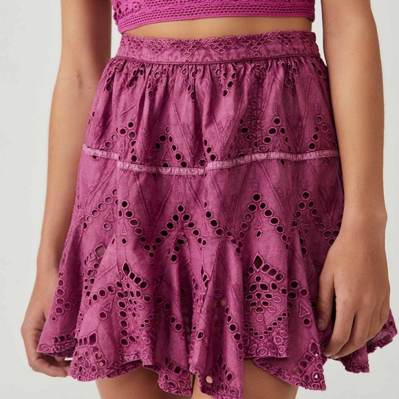 FREE PEOPLE Serenity Eyelet Mini Skirt Skort in Dreamy Mulberry M - Picture 3 of 8